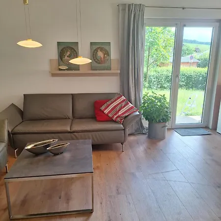 Appartement Ernies Gartentraum Mattsee